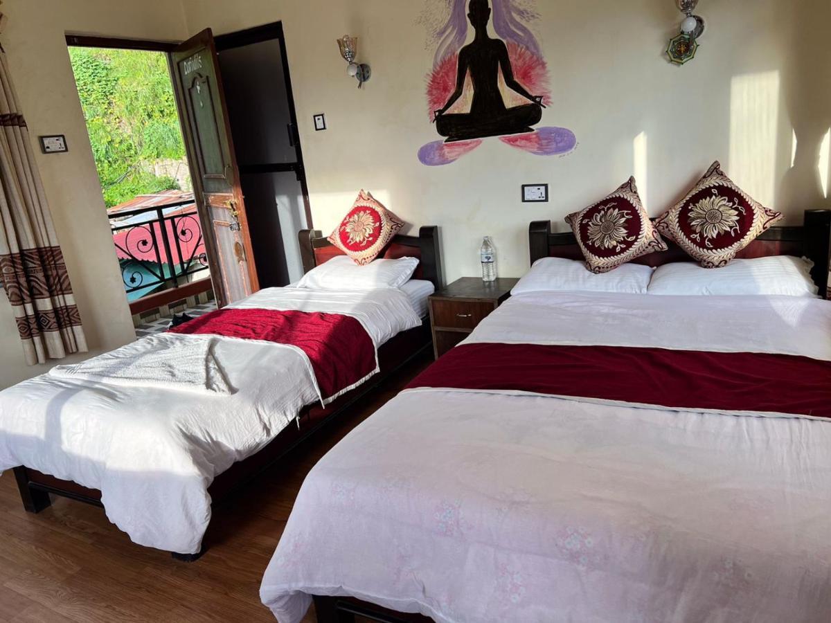 Green Hills Yoga Retreat Pokhara Bagian luar foto