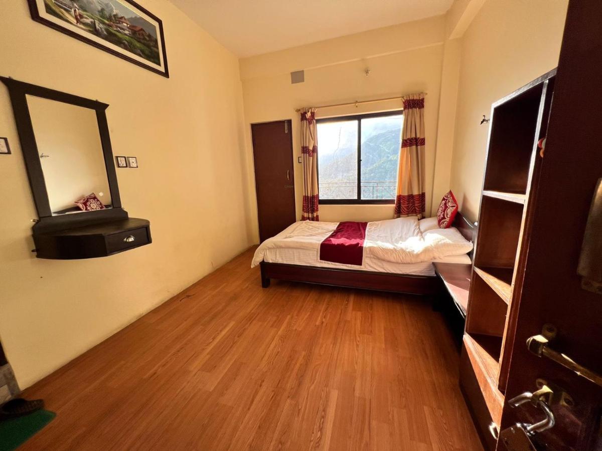 Green Hills Yoga Retreat Pokhara Bagian luar foto
