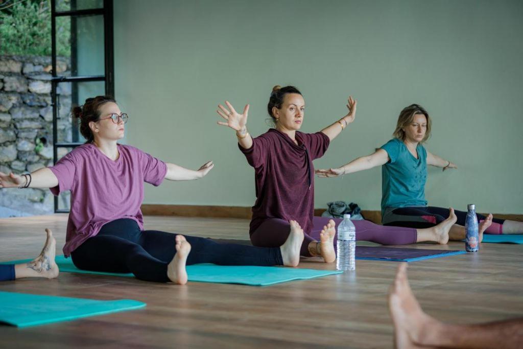 Green Hills Yoga Retreat Pokhara Bagian luar foto